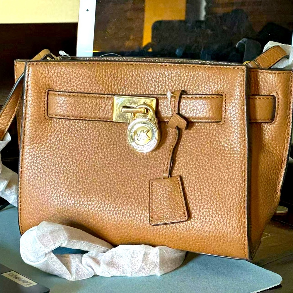 Michael Kors Hamilton Traveler Messenger Shoulder Bag 35S6GHXM2L Luggage Brown